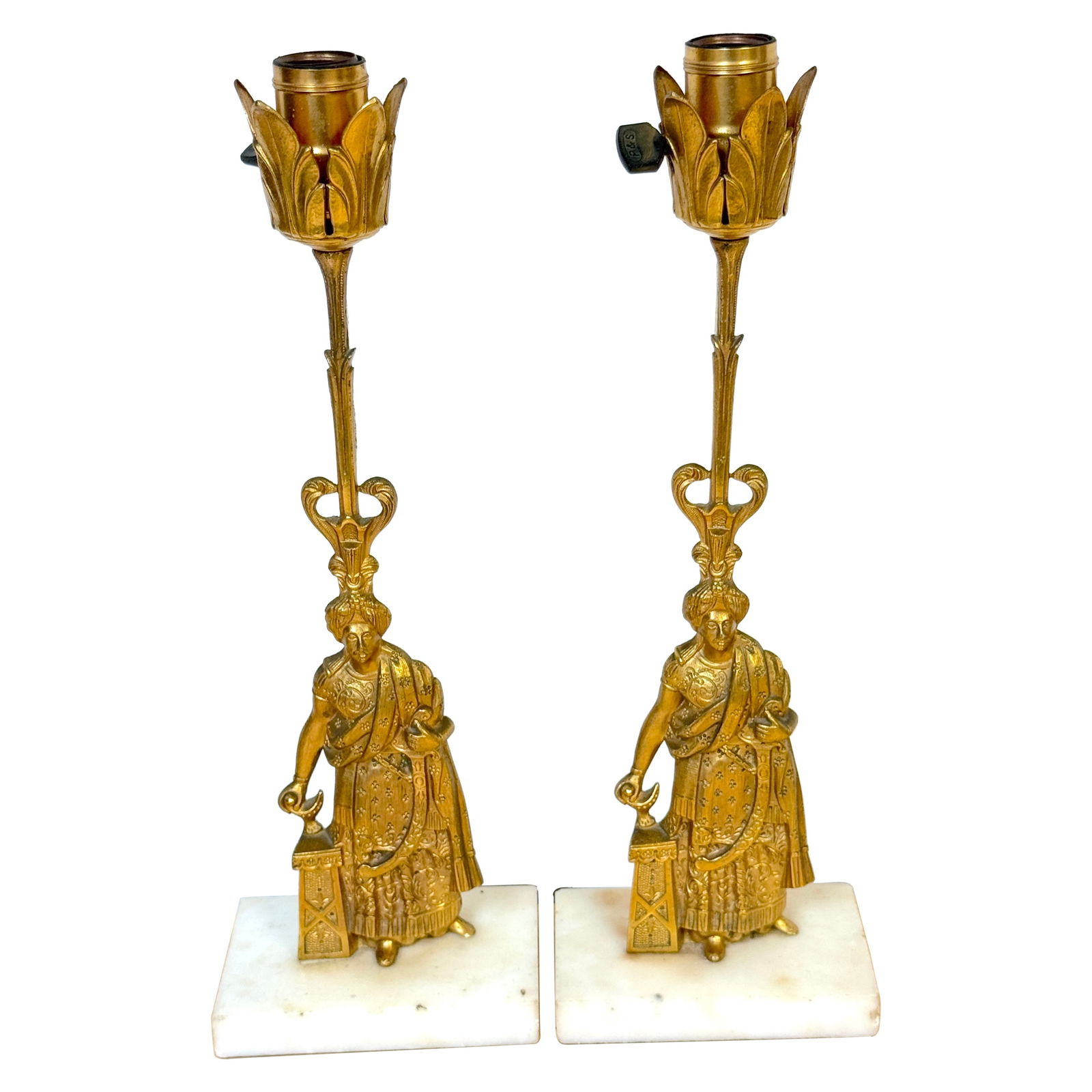 Set of 2 English Ormolu Tipu Sultan Lamps Circa 1860s: Set of 2 English Ormolu Tipu Sultan Lamps Circa 1860s This exquisite pair of English ormolu lamps, dating from the 1860s, features finely cast figures depicting Tipu Sultan in an Anglo-Indian Oriental
