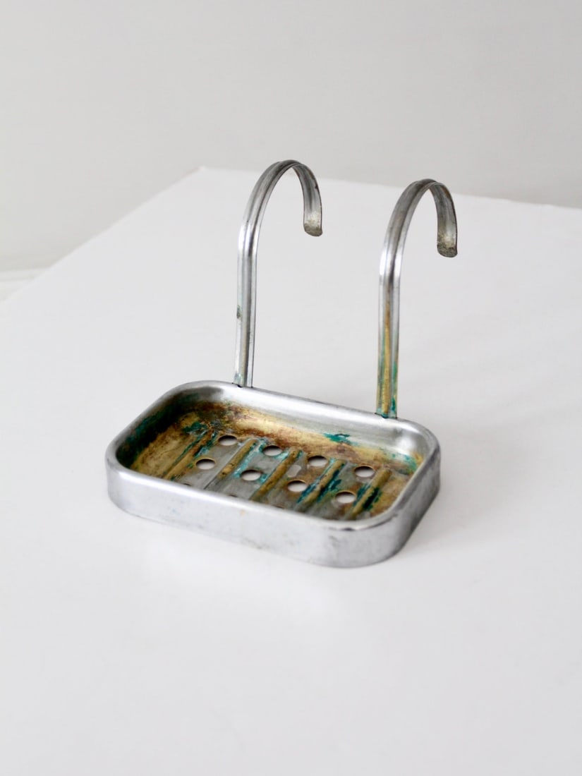 Antique Nickel Plated Brass Soap Dish Side Mount Vintage Decor: Antique Nickel Plated Brass Soap Dish Side Mount Vintage Decor Discover the charm of this antique nickel plated brass soap dish, designed for side mounting in the bath tub. This rectangular dish showc
