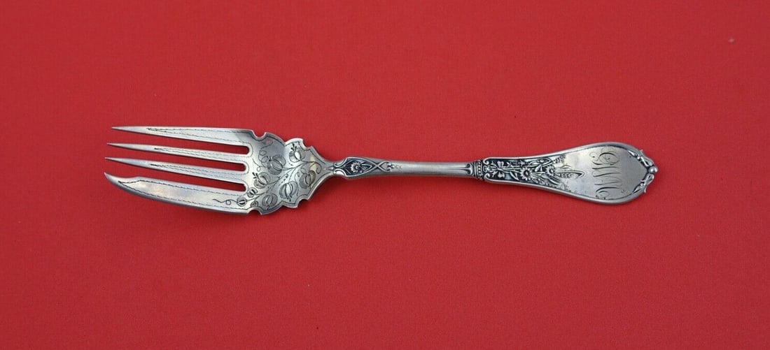 Gorham New Tipt Sterling Silver Salad Fork Brite-Cut 6.25": Gorham New Tipt Sterling Silver Salad Fork Brite-Cut 6.25" Discover the elegance of the New Tipt by Gorham Sterling Silver Salad Fork, measuring 6 1/4". This exquisite piece, crafted from sterling sil