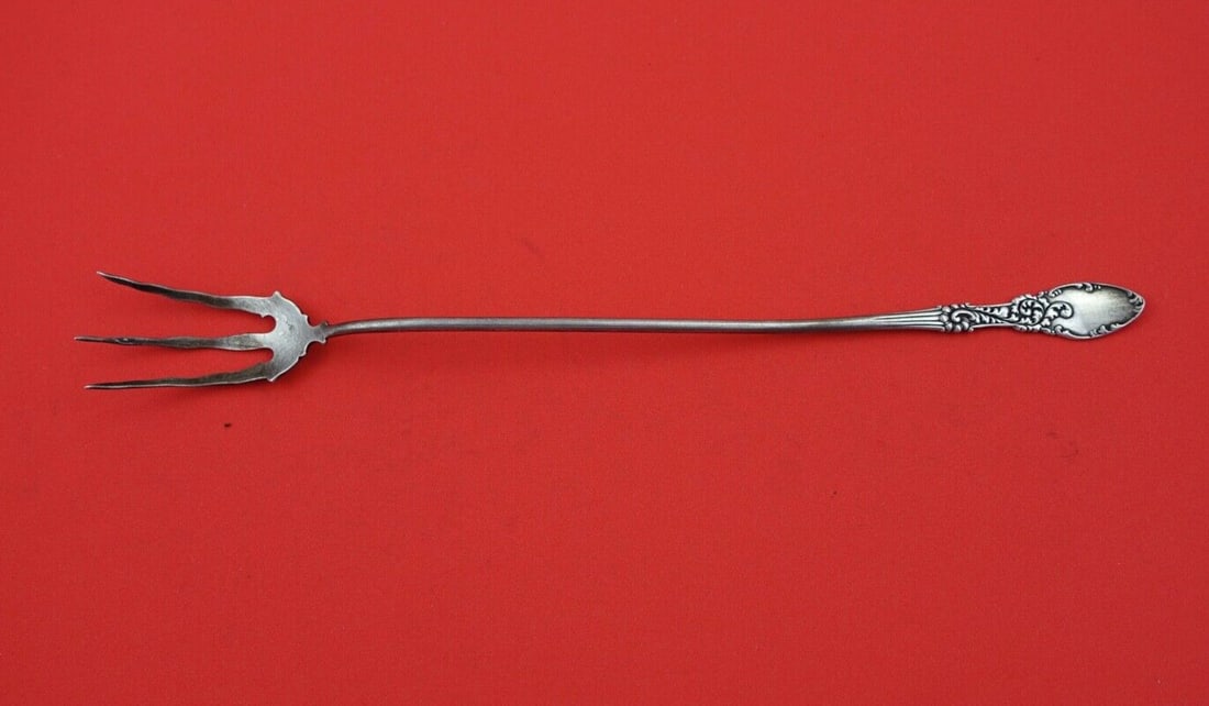 Frank Whiting Tyrolean Sterling Silver Lettuce Fork 9 5/8 Inch: Frank Whiting Tyrolean Sterling Silver Lettuce Fork 9 5/8 Inch This exquisite Tyrolean lettuce fork by Frank M. Whiting showcases the elegance of sterling silver craftsmanship. Measuring 9 5/8 inches