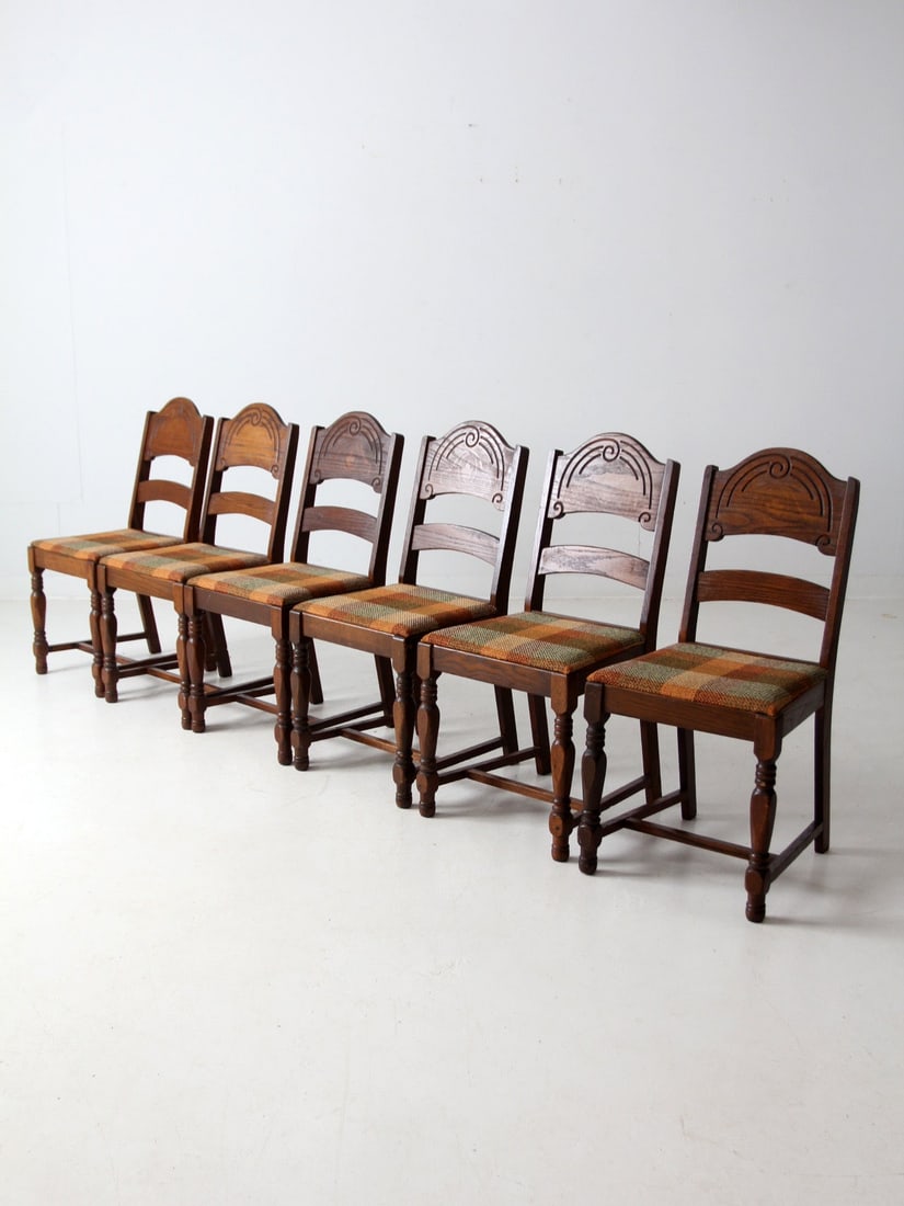 1940s Kuehne Mfg Co Set of 6 Dining Chairs Early American Revival: 1940s Kuehne Mfg Co Set of 6 Dining Chairs Early American Revival This exquisite set of six dining chairs from the 1940s, crafted by Kuehne Manufacturing Co. of Mattoon, Illinois, showcases Early Amer