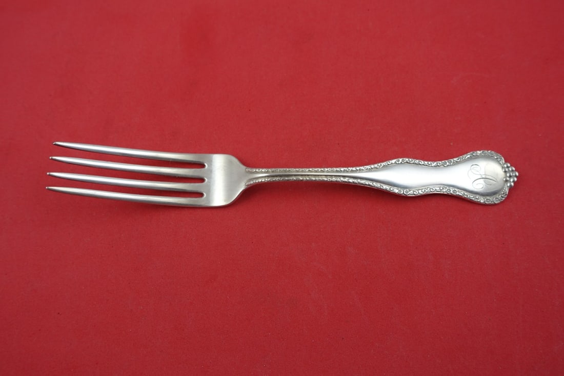 Schofield Josephine Sterling Silver Regular Fork 7 Inch Flatware: Schofield Josephine Sterling Silver Regular Fork 7 Inch Flatware Experience the timeless elegance of the Josephine pattern flatware by Schofield, featuring a regular fork measuring 7 inches. Crafted f