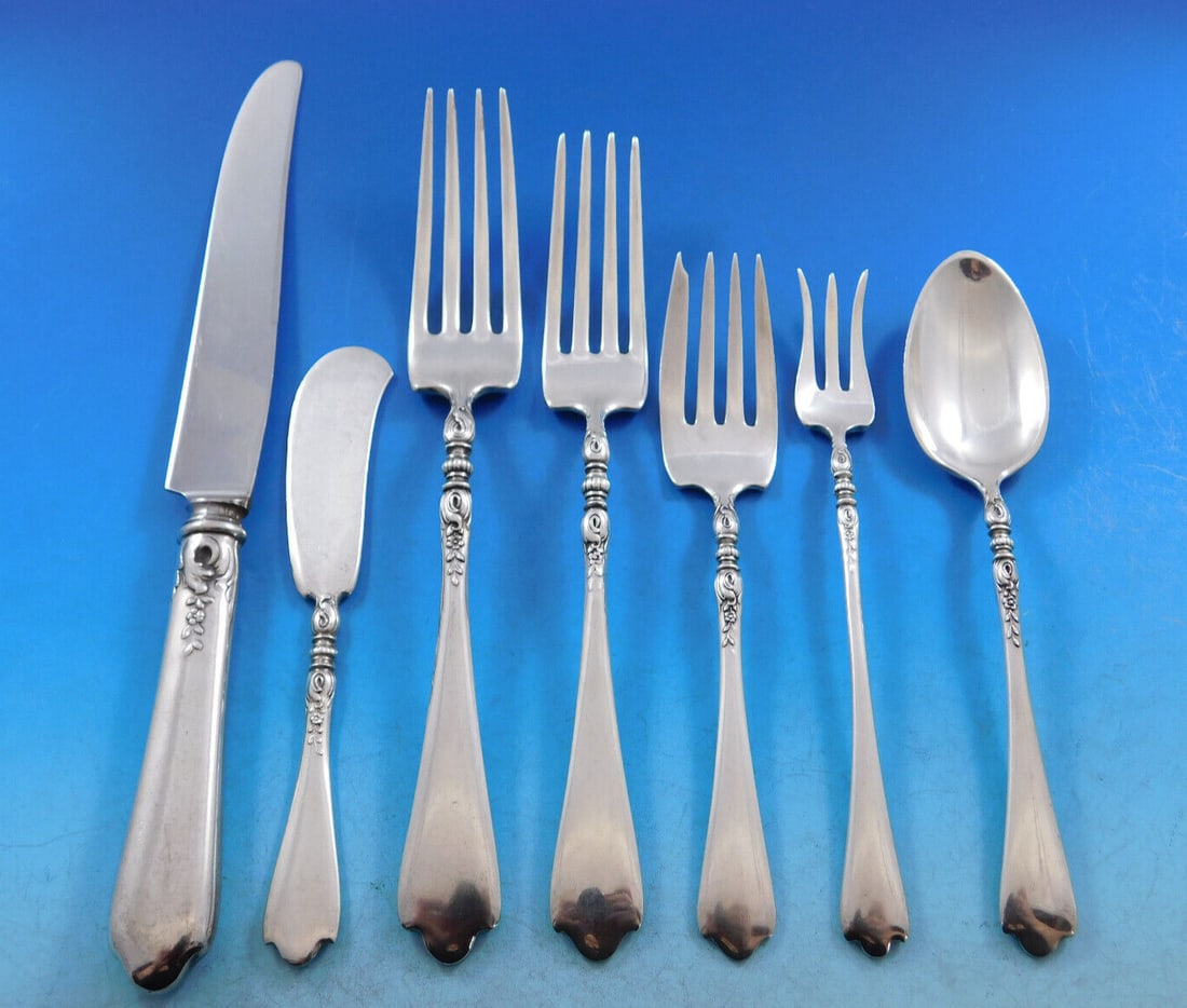 Lunt Sterling Silver Nellie Custis Flatware Set for 12 89 Pieces: Lunt Sterling Silver Nellie Custis Flatware Set for 12 89 Pieces Introducing the exquisite Lunt Sterling Silver Flatware Set in the elegant Nellie Custis pattern, designed for a complete service for 1