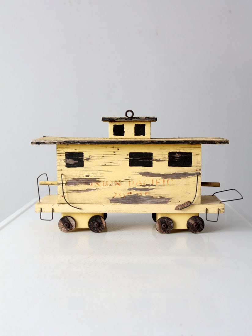 Rustic Vintage Train Caboose Birdhouse with Wooden Perches: Rustic Vintage Train Caboose Birdhouse with Wooden Perches This charming vintage birdhouse is designed to resemble a classic train caboose, adding a unique touch to your outdoor space. Hand-built from