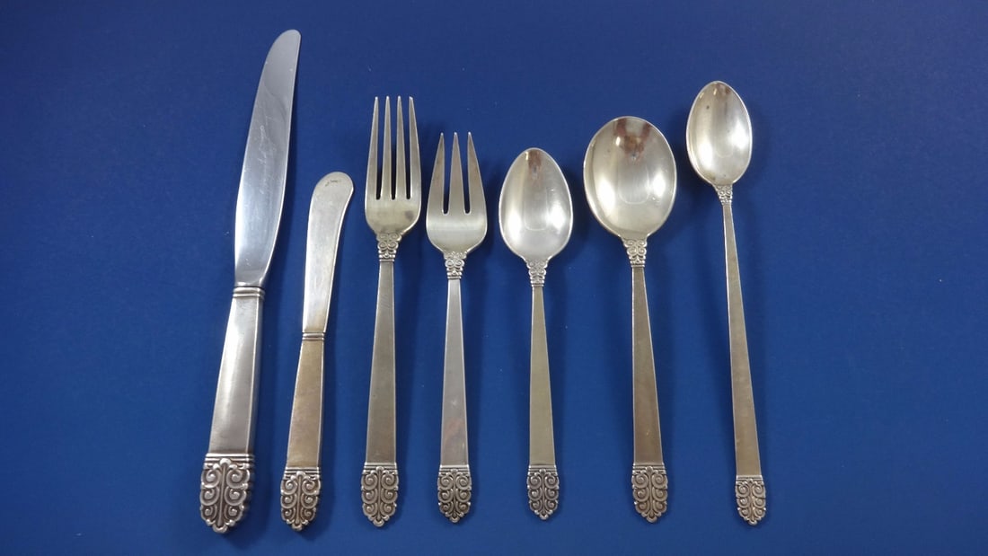International Sterling Silver Northern Lights Flatware Set 84 Pcs for 12: International Sterling Silver Northern Lights Flatware Set 84 Pcs for 12 Discover the elegance of the Northern Lights Sterling Silver Flatware Set, crafted by International Silver. This exquisite set,