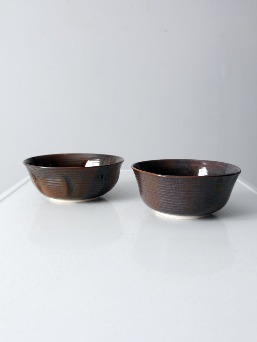Artisan Signed Vintage Studio Pottery Serving Bowls Pair: Artisan Signed Vintage Studio Pottery Serving Bowls Pair Explore this exquisite pair of vintage studio pottery bowls, each showcasing the unique artistry of the maker. These large, handmade serving bo