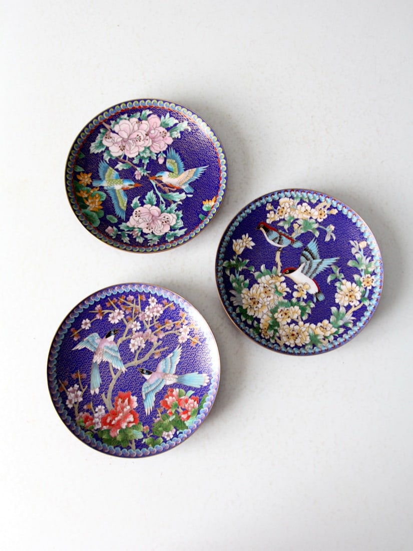 Ching-T'ai Ian Artist Workshop Vintage Cloisonne Plate Set of 3: Ching-T'ai Ian Artist Workshop Vintage Cloisonne Plate Set of 3 This exquisite set features three vintage cloisonne plates from the renowned Ching-T'ai Ian Artist Workshop. Each plate showcases a stun