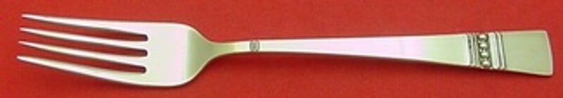 Reed and Barton Diadem Sterling Silver Fork 7.5 Vintage Flatware: Reed and Barton Diadem Sterling Silver Fork 7.5 Vintage Flatware This vintage Diadem fork by Reed and Barton is a stunning example of fine flatware. Crafted from high-quality sterling silver, this reg