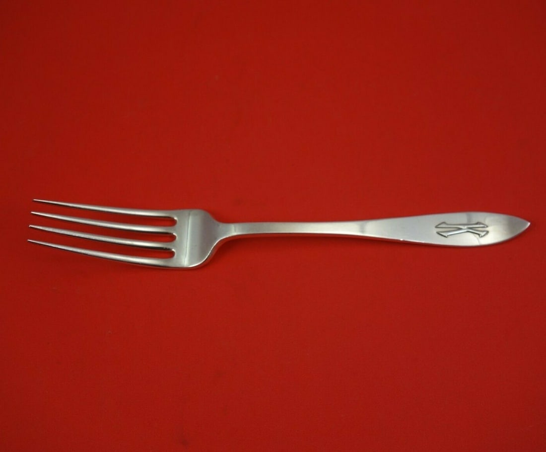 Shreve Buckingham Narrow Sterling Silver Dinner Fork with Monogram K 7.5": Shreve Buckingham Narrow Sterling Silver Dinner Fork with Monogram K 7.5" This exquisite dinner fork is crafted from sterling silver, featuring the elegant Buckingham Narrow pattern by Shreve. Measuri