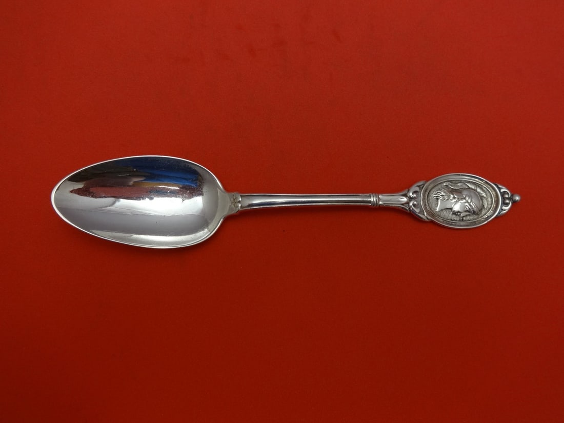 Farrington & Hunnewell Sterling Silver Medallion Teaspoon Monogrammed: Farrington & Hunnewell Sterling Silver Medallion Teaspoon Monogrammed This exquisite teaspoon features the elegant Medallion pattern by Farrington & Hunnewell. Crafted from high-quality sterling silve