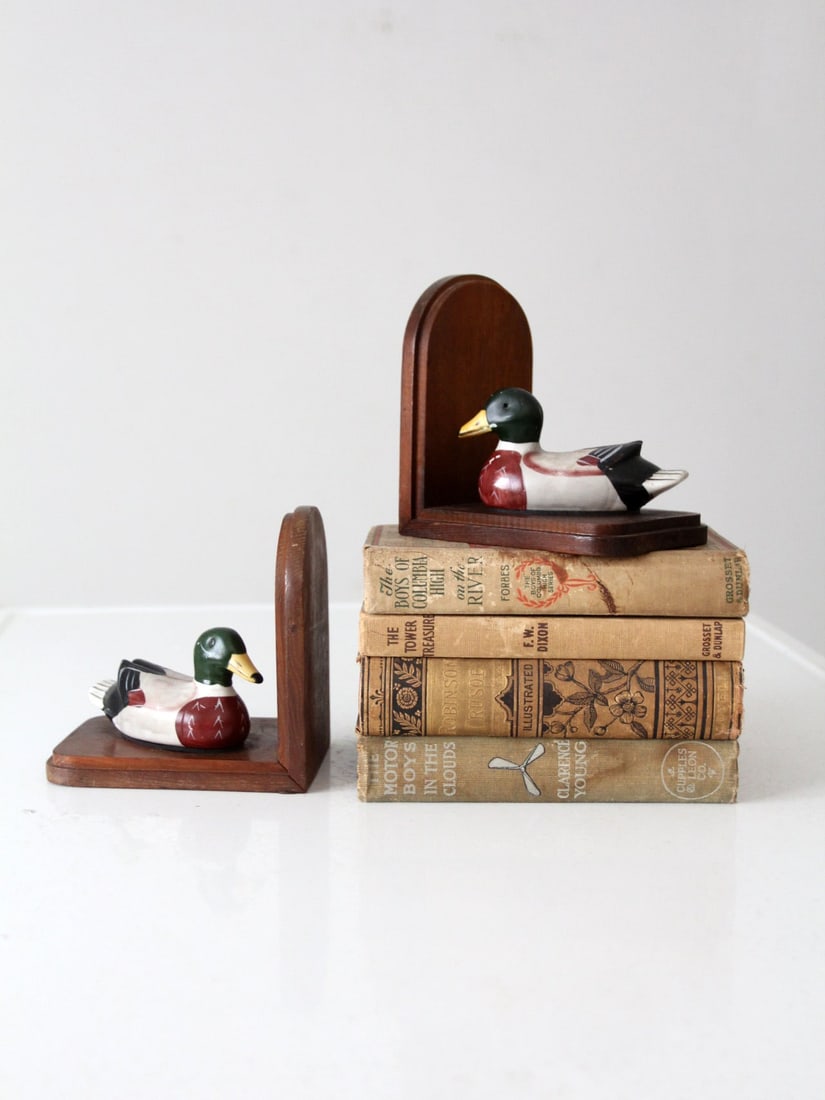 Vintage Hand-Painted Wooden Mallard Duck Bookends Pair: Vintage Hand-Painted Wooden Mallard Duck Bookends Pair Enhance your bookshelf with this charming pair of mid-20th century hand-painted wooden mallard duck bookends. These vintage bookends not only ser