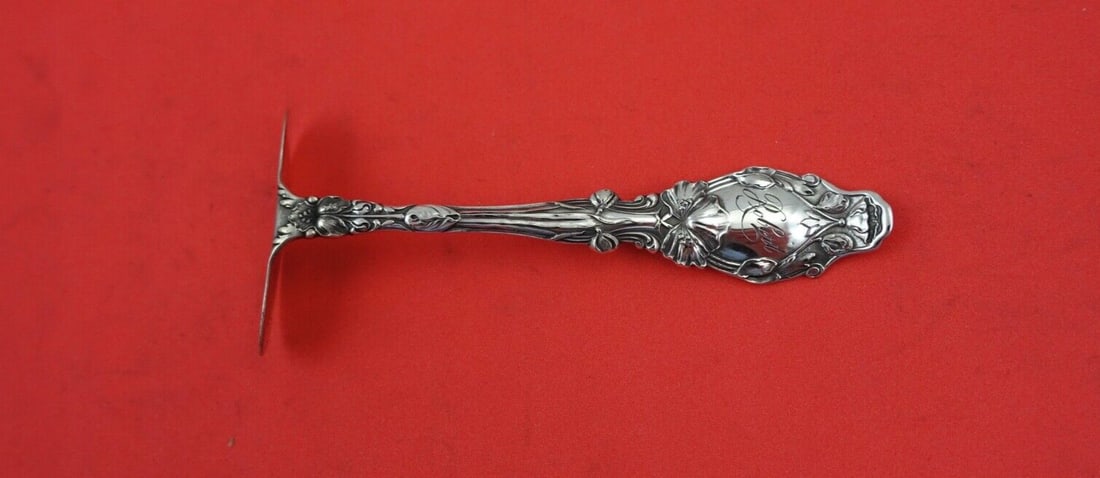 Gorham Virginiana Sterling Silver Baby Food Pusher 4 1/2 Inch: Gorham Virginiana Sterling Silver Baby Food Pusher 4 1/2 Inch This exquisite baby food pusher is a part of the Virginiana pattern by Gorham, crafted from high-quality sterling silver. Measuring 4 1/2