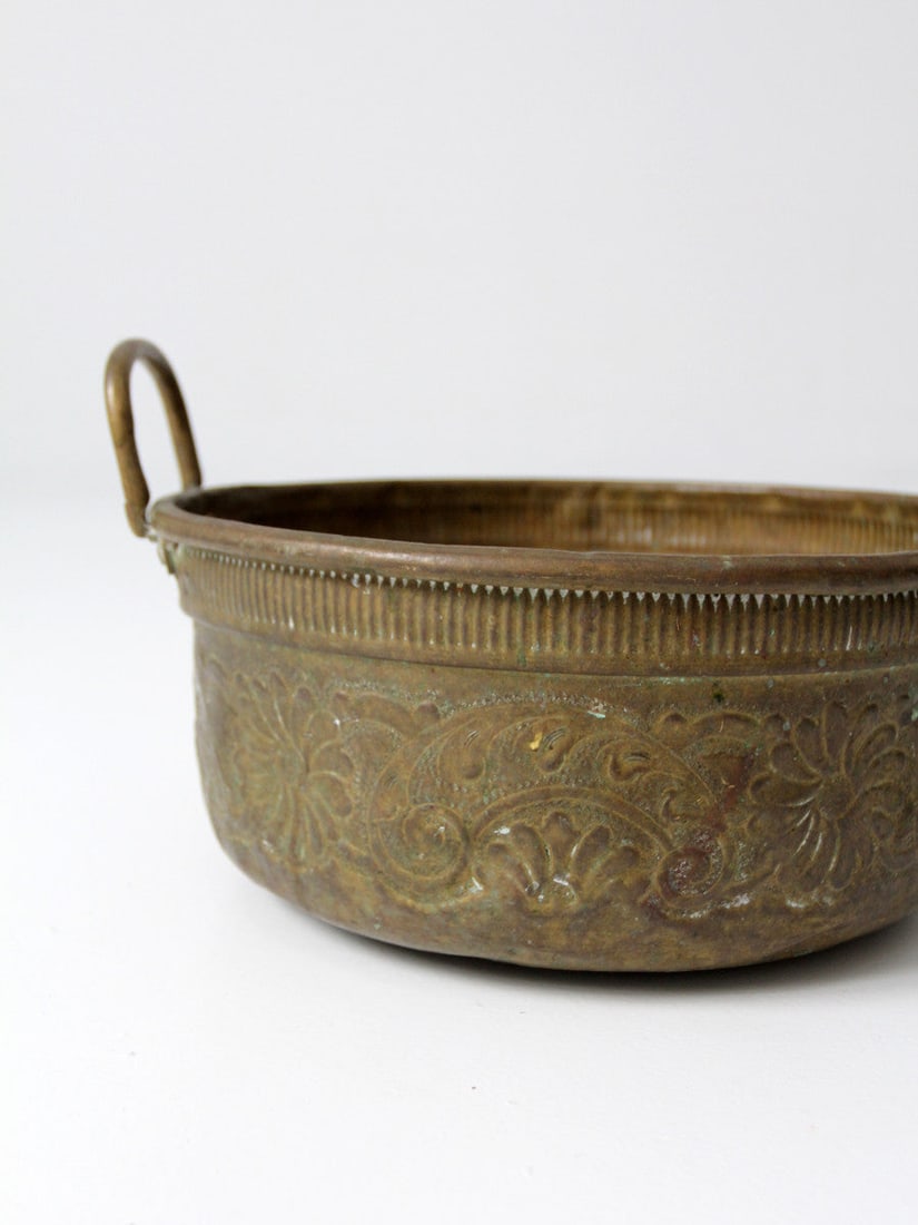 Antique Hand-Hammered Brass Basin with Floral Motif: Antique Hand-Hammered Brass Basin with Floral Motif This exquisite antique hand-hammered brass basin features slender curved handles and a beautifully raised floral motif encircling its sides. The rim