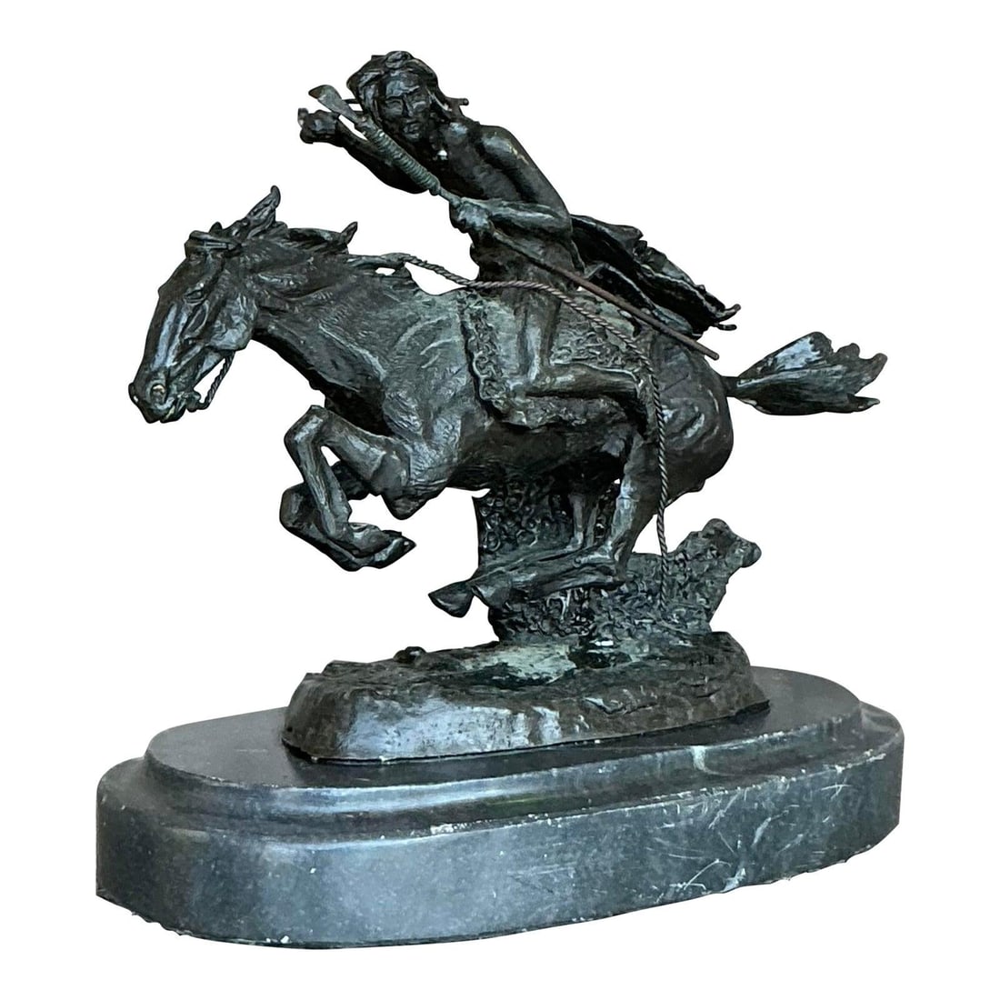 Vintage Boho Horse and Rider Sculpture in Dark Bronze Metal: Vintage Boho Horse and Rider Sculpture in Dark Bronze Metal Celebrate the spirit of movement and storytelling with this captivating Vintage Boho Horse and Rider Sculpture. Crafted from a rich, dark br