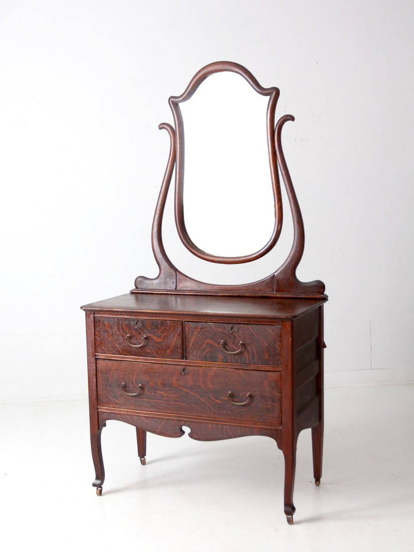 Victorian Quarter-Sawn Oak Dresser with Beveled Mirror: Victorian Quarter-Sawn Oak Dresser with Beveled Mirror Discover the elegance of this antique Victorian quarter-sawn oak vanity dresser, featuring a beautifully beveled glass mirror. Crafted by the Ply
