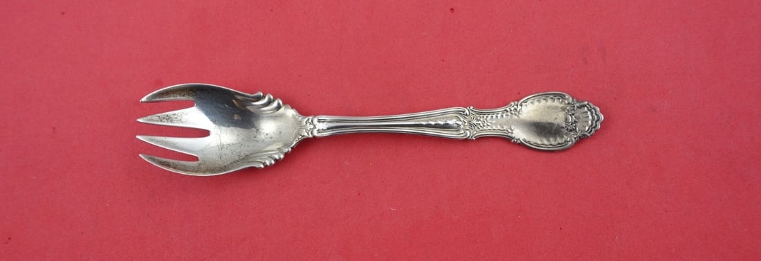 Tiffany & Co Richelieu Sterling Silver Ice Cream Fork Fluted 6 5/8": Tiffany & Co Richelieu Sterling Silver Ice Cream Fork Fluted 6 5/8" Indulge in the elegance of the Richelieu pattern by Tiffany & Co. This exquisite sterling silver ice cream fork measures 6 5/8 inche