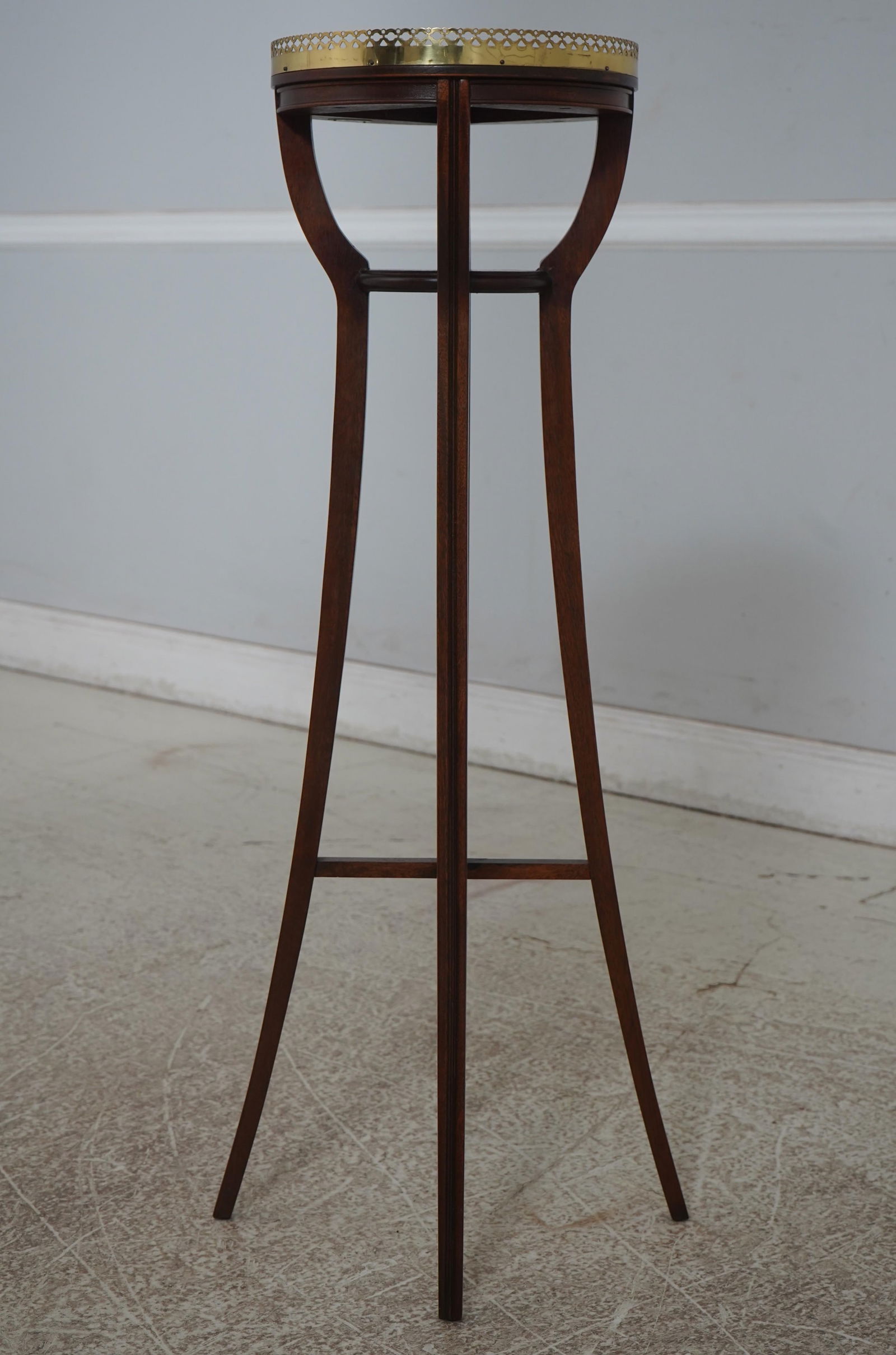 Baker Regency Style Mahogany Plant Stand with Brass Gallery: Baker Regency Style Mahogany Plant Stand with Brass Gallery This exquisite Baker Regency Style Mahogany Plant Stand Pedestal features a sophisticated design with a brass gallery top. Crafted with high