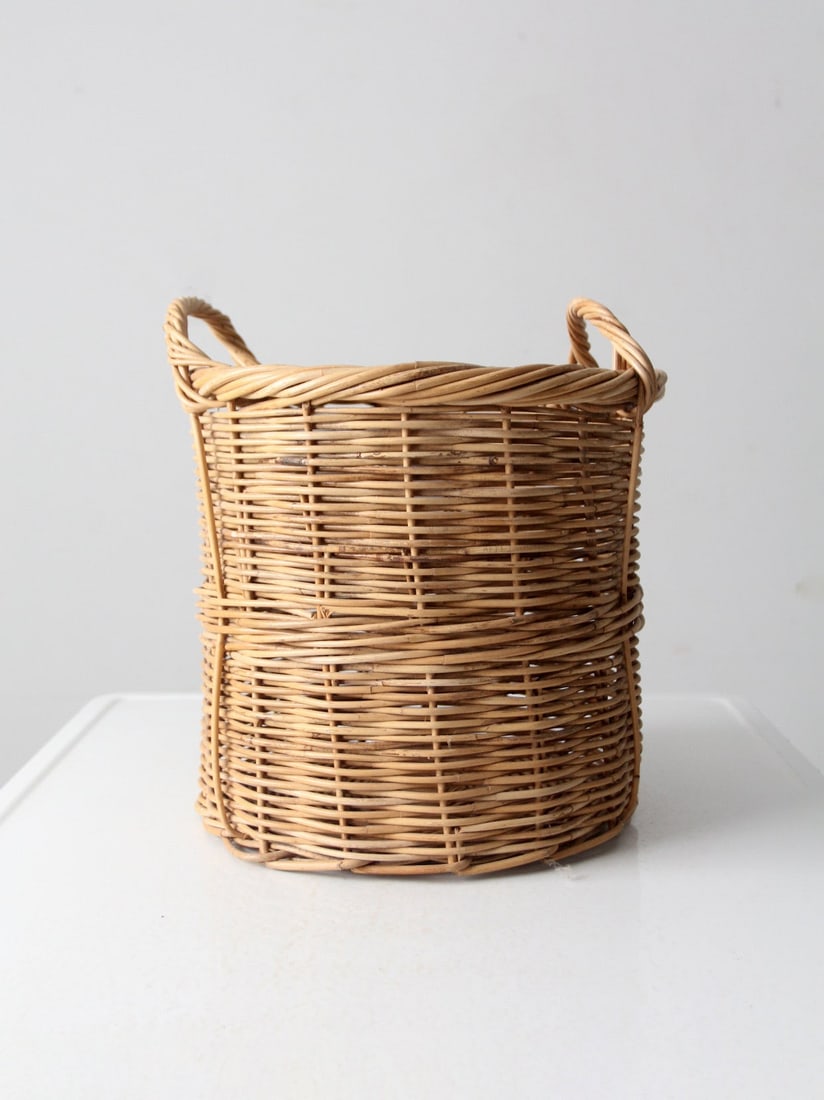 Charming Vintage Handwoven Basket 13.5 x 14.5 Rustic Decor: Charming Vintage Handwoven Basket 13.5 x 14.5 Rustic Decor This handwoven vintage basket is a charming and versatile addition to your home decor. Perfect for storing small toys, organizing blankets, o