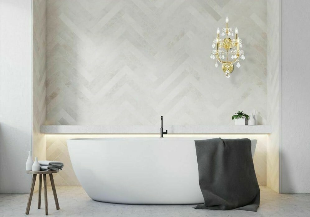 Maria Theresa 5-Light Gold Wall Sconce Crystal Fixture 29in: Maria Theresa 5-Light Gold Wall Sconce Crystal Fixture 29in Illuminate your space with this exquisite Maria Theresa 5 Light Wall Sconce, designed to enhance any room with its traditional elegance. Fea