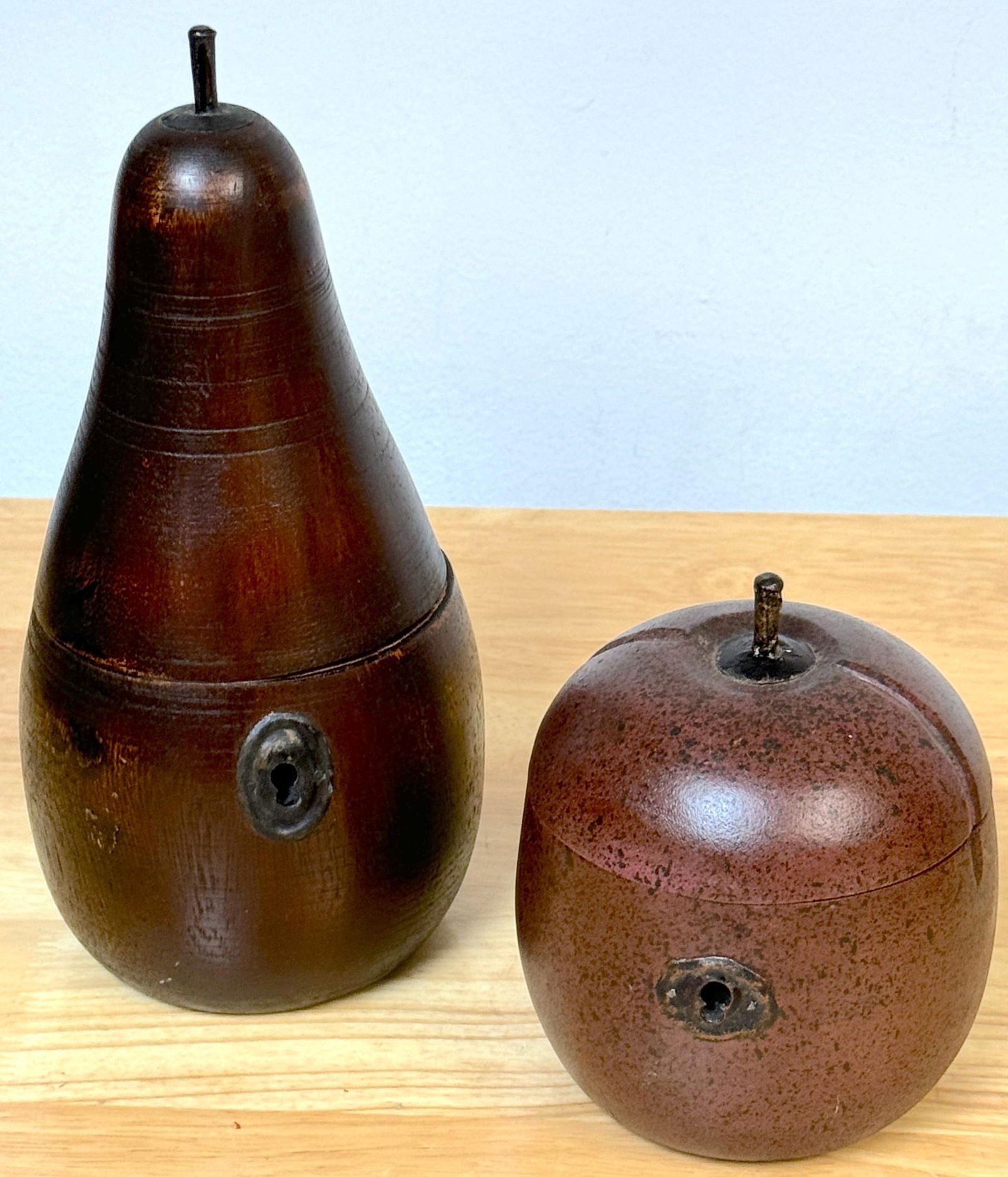 Georgian Style Set of 2 Polychromed Wood Tea Caddies Apple and Pear: Georgian Style Set of 2 Polychromed Wood Tea Caddies Apple and Pear This exquisite set of two 20th-century English-style tea caddies showcases a charming apple-shaped box and a pear-shaped box, both c
