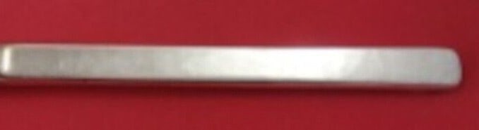 Porter Blanchard Commonwealth Sterling Silver Large Dinner Knife 8.5": Porter Blanchard Commonwealth Sterling Silver Large Dinner Knife 8.5" This large dinner knife is part of the Commonwealth pattern by Porter Blanchard, crafted from high-quality sterling silver (.925)