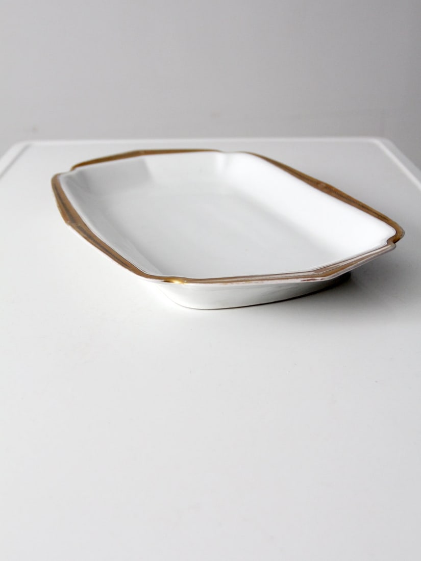19th Century M.S. Kuznetsov Porcelain Platter with Gold Trim: 19th Century M.S. Kuznetsov Porcelain Platter with Gold Trim Discover this exquisite 19th century Russian Imperial porcelain platter by the renowned maker M.S. Kuznetsov. This elegant white porcelain