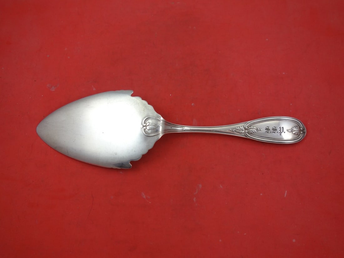 Gale & Caldwell Olive Sterling Silver Pie Server Engraved Shells 10.5": Gale & Caldwell Olive Sterling Silver Pie Server Engraved Shells 10.5" This exquisite pie server, crafted from sterling silver, features an elegant shell engraving on the blade. Designed in the Olive
