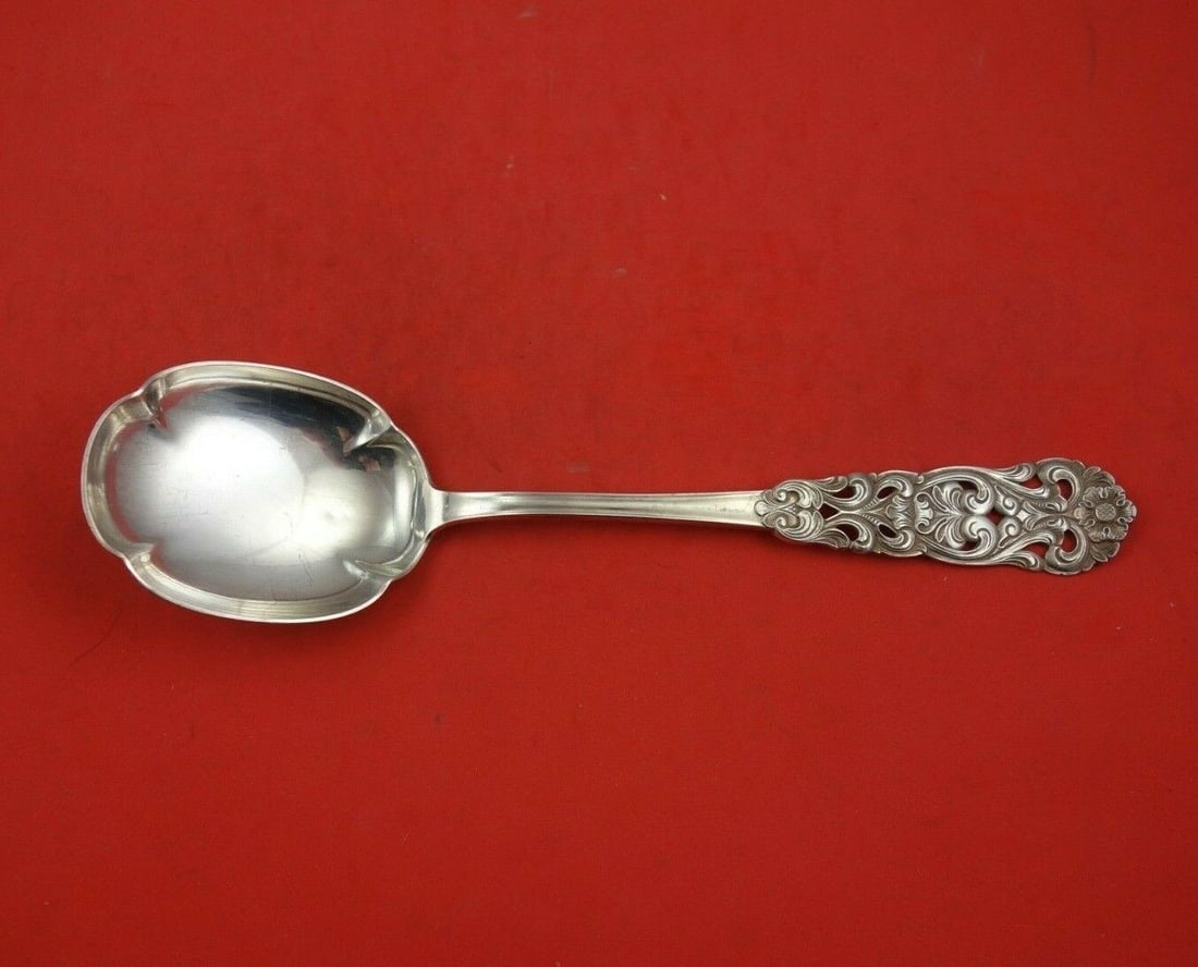 Th. Marthinsen Valdres .830 Silver Berry Spoon 9.25 Serving Piece: Th. Marthinsen Valdres .830 Silver Berry Spoon 9.25 Serving Piece This exquisite Valdres berry spoon, crafted by Th. Marthinsen, showcases the fine artistry of Norwegian .830 silver. Measuring 9 1/4 i