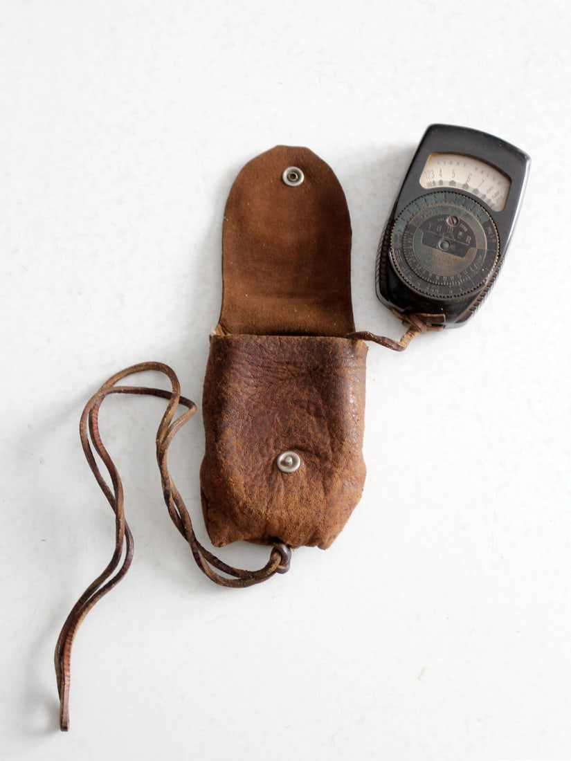 Vintage Tower Exposure Light Meter with Leather Pouch: Vintage Tower Exposure Light Meter with Leather Pouch This vintage Tower exposure light meter is a remarkable piece of utilitarian design from the pre-1960s era. It comes housed in its original leathe