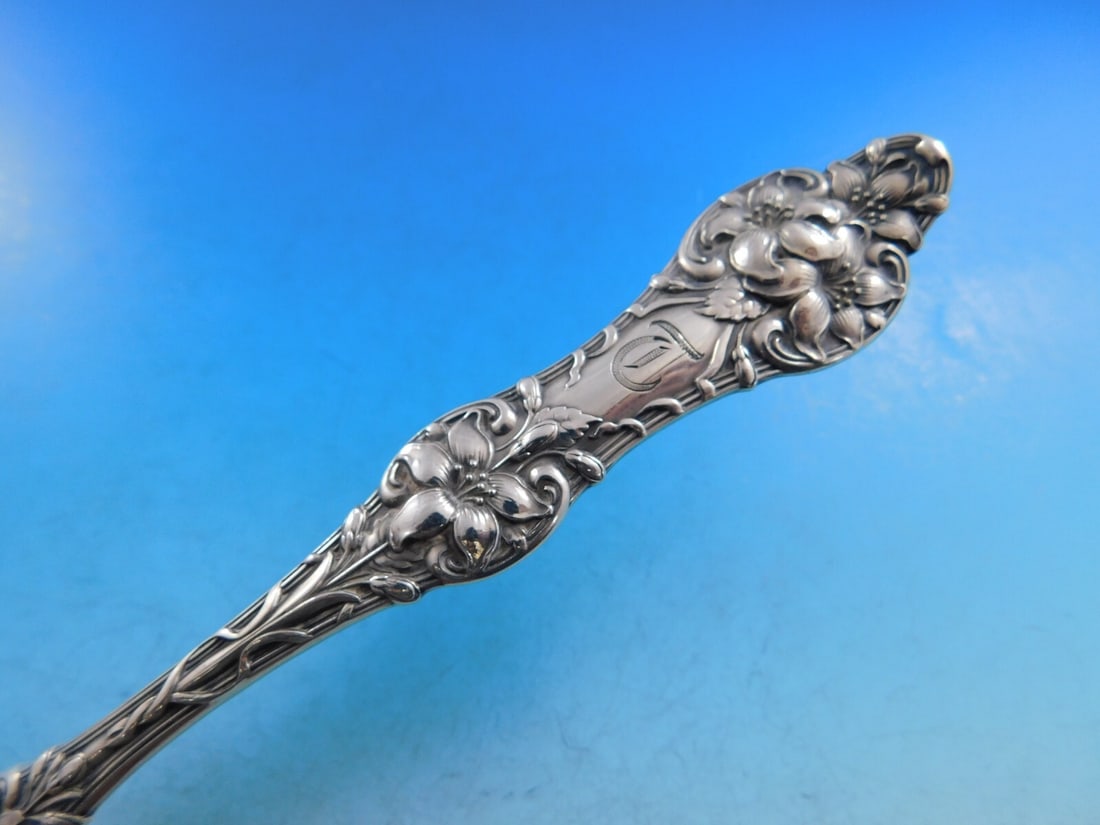 Alvin Old Orange Blossom Sterling Silver Fish Server 11.5 inches: Alvin Old Orange Blossom Sterling Silver Fish Server 11.5 inches This exquisite fish server is crafted from sterling silver and features the elegant Old Orange Blossom pattern by Alvin, dating back to