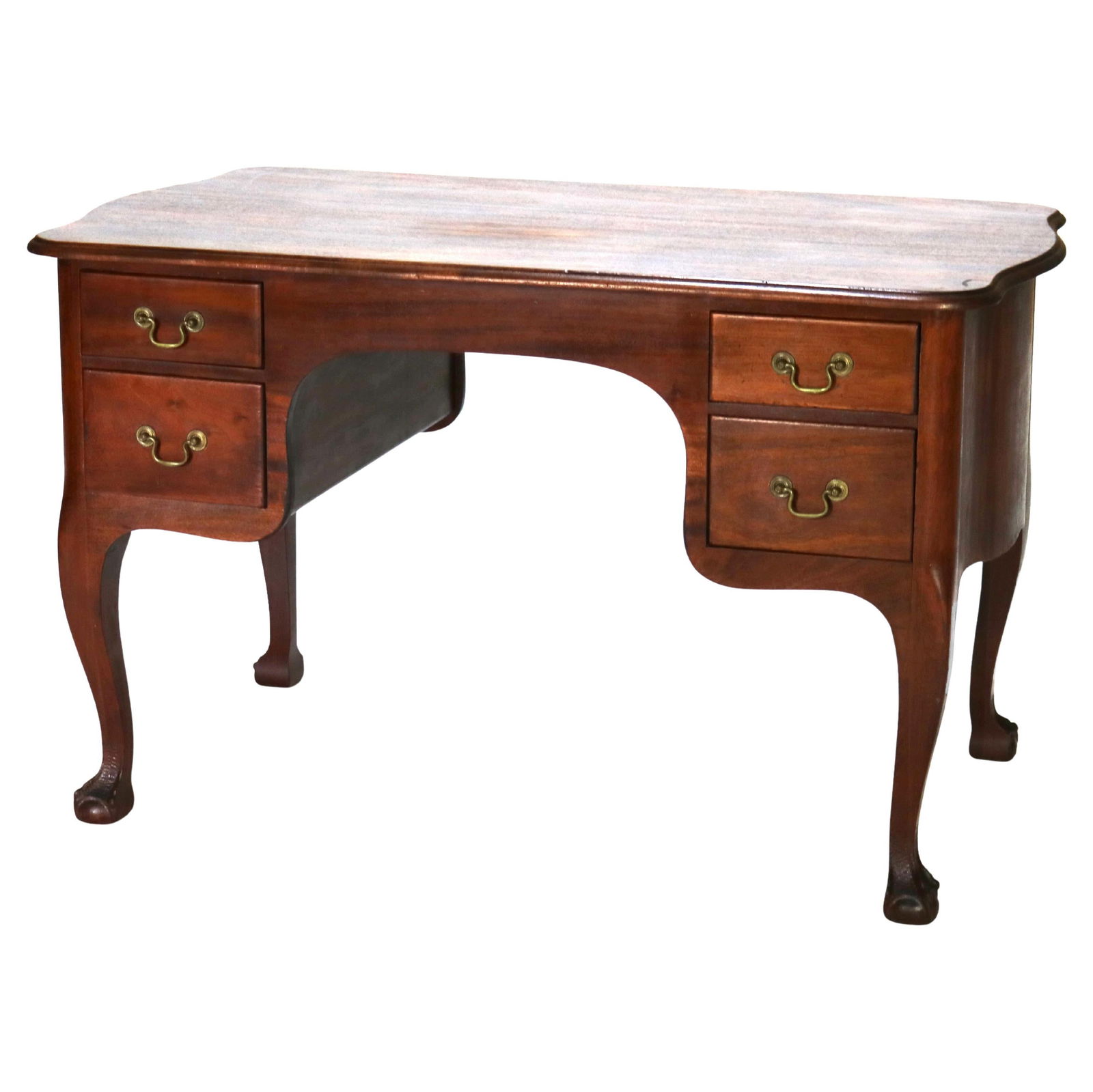 Antique RJ Horner Mahogany Serpentine Desk with Claw Feet C1920: Antique RJ Horner Mahogany Serpentine Desk with Claw Feet C1920 This exquisite Antique RJ Horner Mahogany Serpentine Bombay Style Desk, crafted circa 1920, embodies the elegance of early 20th Century