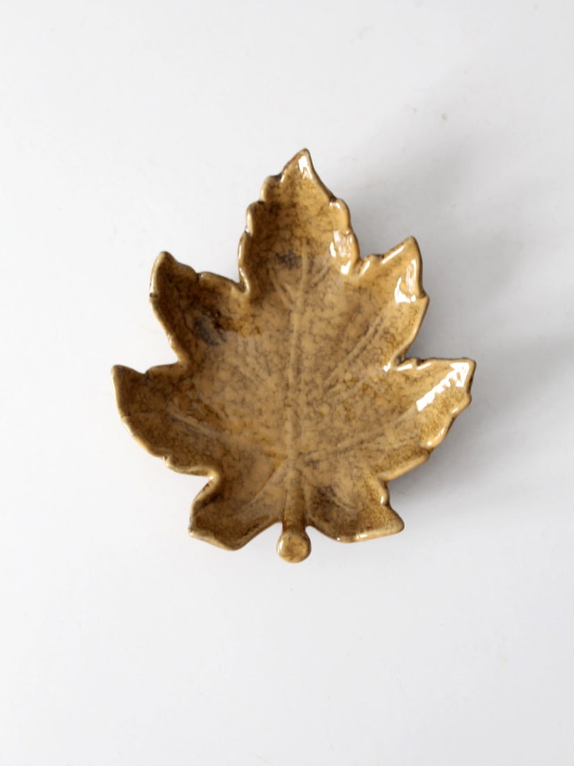 Handcrafted Vintage Maple Leaf Pottery Plate 7x6.125 Inch: Handcrafted Vintage Maple Leaf Pottery Plate 7x6.125 Inch Enhance your home decor with this Vintage Studio Pottery Leaf Plate, a beautiful representation of nature-inspired artistry. Handcrafted in th
