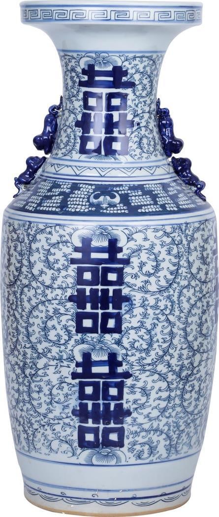 Handcrafted Blue and White Chinoiserie Vase with Double Happiness: Handcrafted Blue and White Chinoiserie Vase with Double Happiness This exquisite artisanal vase showcases a beautiful blue and white color scheme, embodying the elegance of Chinoiserie style. Hand-cra
