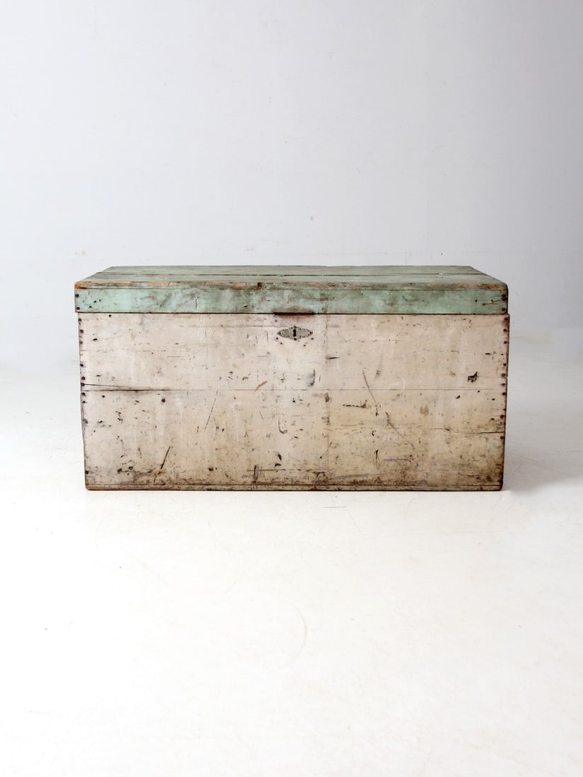 Antique Flat Top Wood Trunk Cream Mint Green 1800s: Antique Flat Top Wood Trunk Cream Mint Green 1800s This late 1800s antique flat top wooden trunk showcases a charming light cream body paired with a soft mint green painted lid, adding a subtle touch
