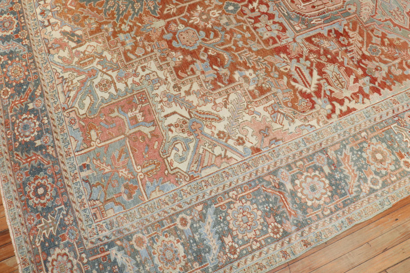 Zabihi Collection 1930s Antique Persian Heriz Hand-Knotted Rug 134 x 178: Zabihi Collection 1930s Antique Persian Heriz Hand-Knotted Rug 134 x 178 Experience the timeless elegance of the Zabihi Collection Antique Persian Heriz Large Room Size Rug, a stunning piece crafted i