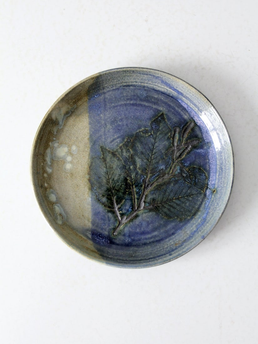 Binkley 2014 Hand-Crafted Studio Pottery Plate with Leaf Imprint: Binkley 2014 Hand-Crafted Studio Pottery Plate with Leaf Imprint This exquisite studio pottery plate is a unique hand-crafted piece featuring a beautiful leaf and branch imprint. The striking blue and