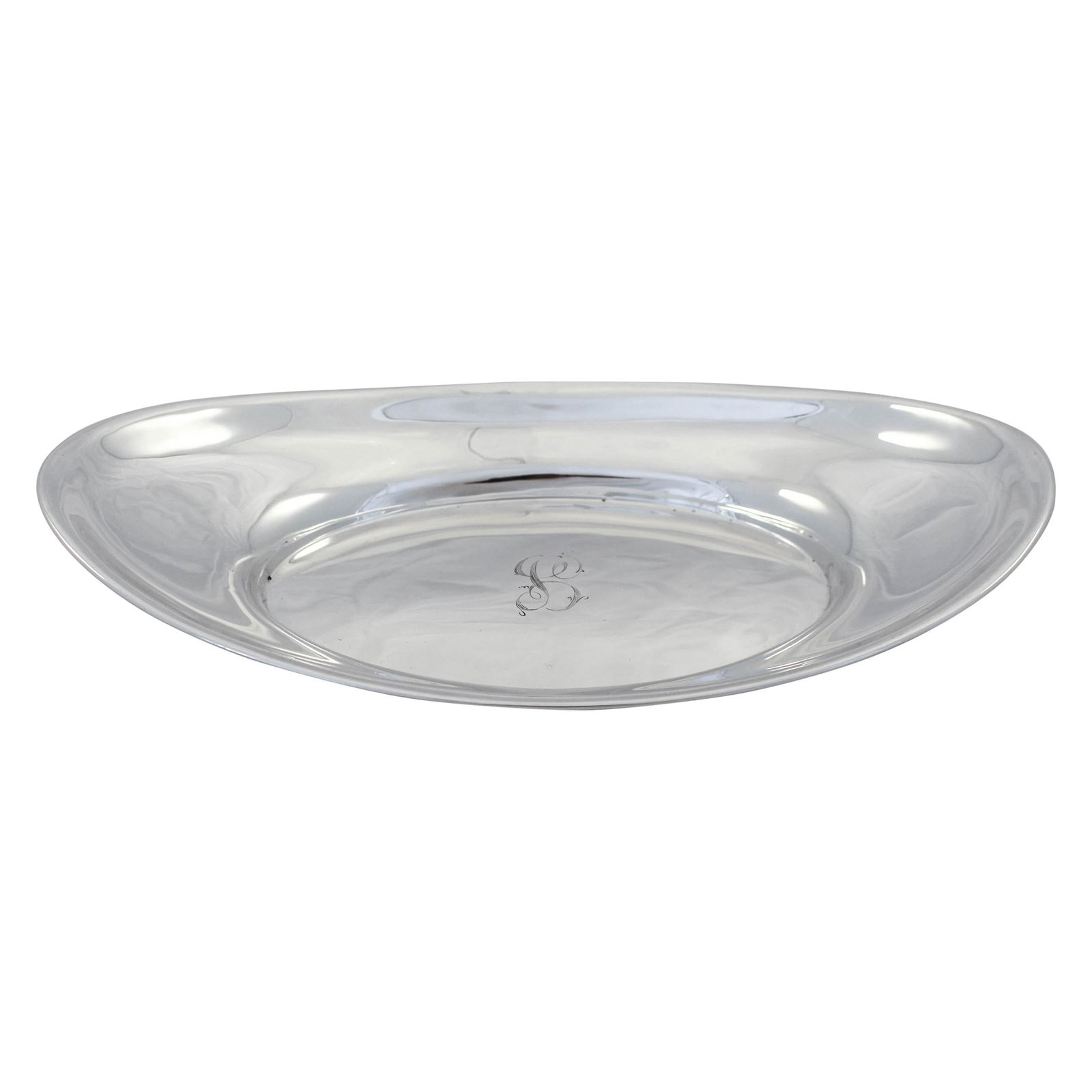 Mount Vernon Sterling Silver Breadbasket 1941 Minimalist Design: Mount Vernon Sterling Silver Breadbasket 1941 Minimalist Design This elegant sterling silver breadbasket, crafted by Mount Vernon Silver Company in 1941, exemplifies the minimalist design of its era.