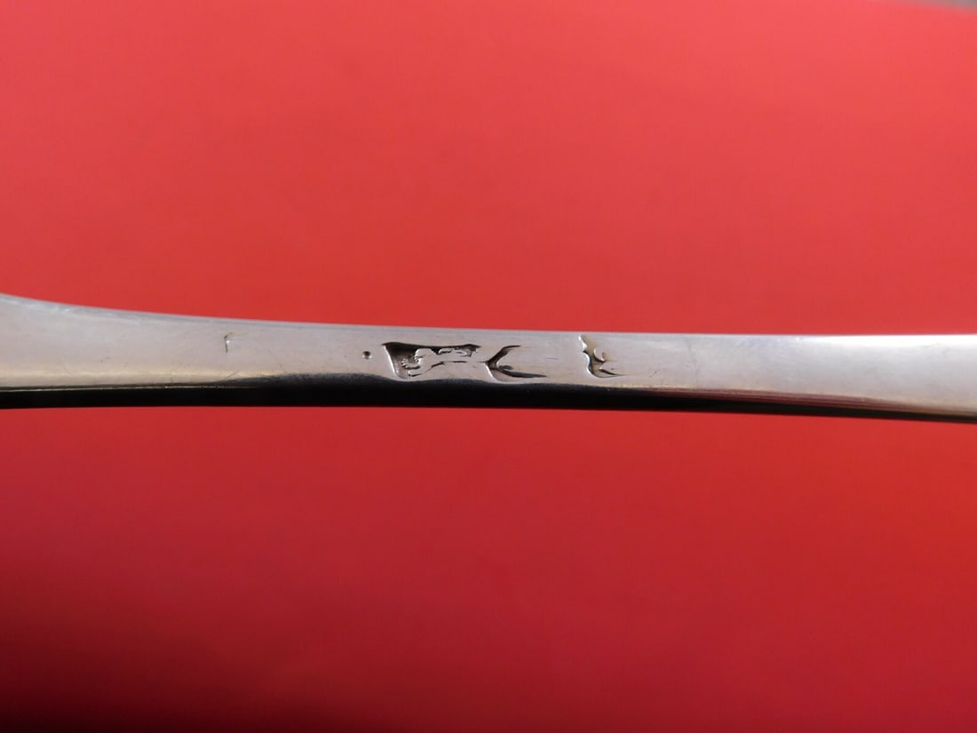 Antique English Sterling Silver Serving Fork Engraved Lion 10.5" 1700s: Antique English Sterling Silver Serving Fork Engraved Lion 10.5" 1700s This exquisite serving fork is crafted from English sterling silver and features an intricate engraved lion design. Measuring 10