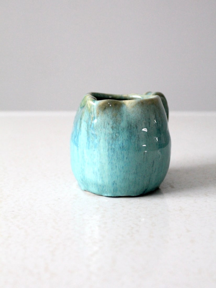 Charming Vintage Studio Pottery Pitcher Vase with Turquoise Glaze: Charming Vintage Studio Pottery Pitcher Vase with Turquoise Glaze This vintage studio pottery pitcher vase showcases exquisite hand-crafted ceramic artistry with a stunning turquoise blue glaze. The b
