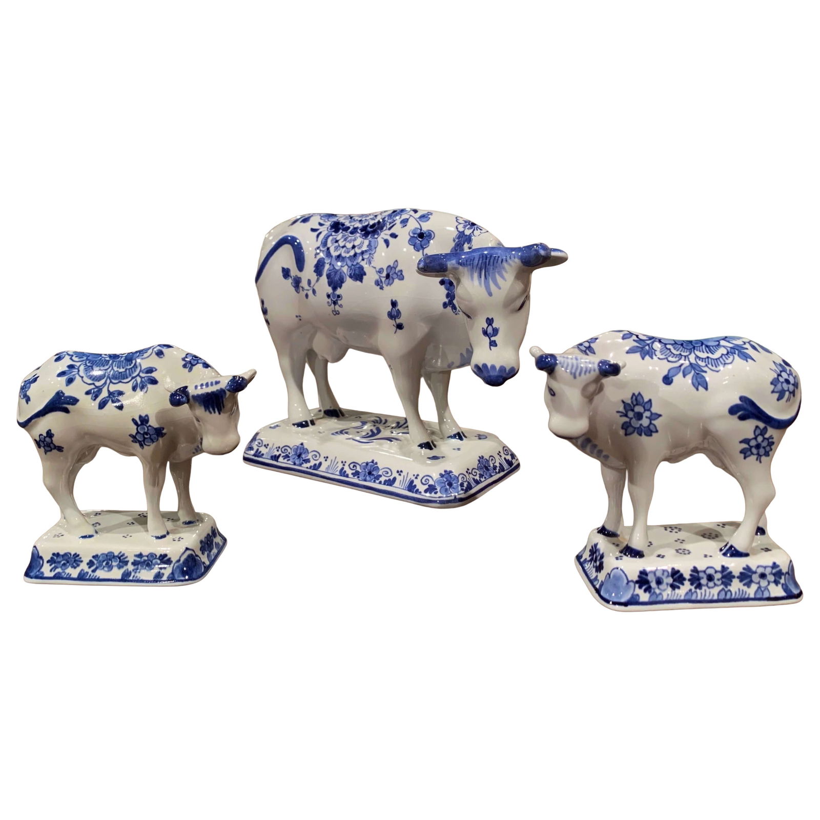 Trio of Dutch Delft Blue White Porcelain Cow Figurines Circa 1960: Trio of Dutch Delft Blue White Porcelain Cow Figurines Circa 1960 This set includes three Dutch Delft blue and white porcelain cow figures from the mid-20th century. Each hand-crafted and hand-painted