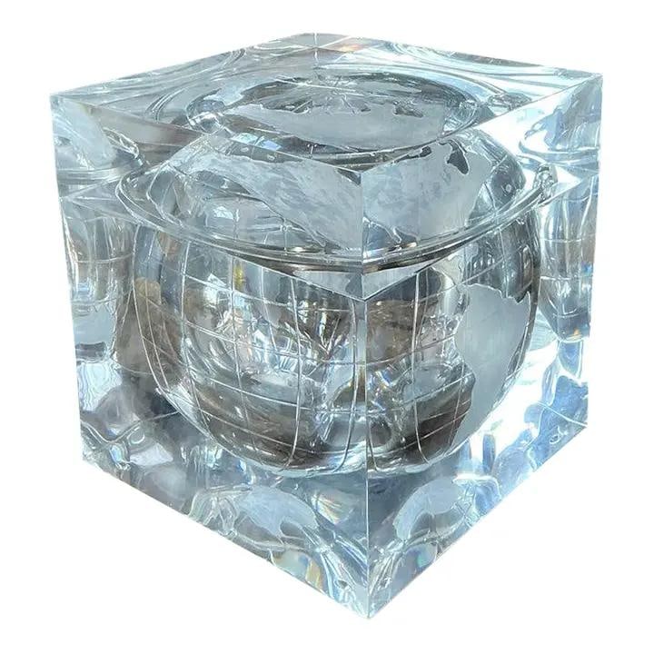 Alessandro Albrizzi Vintage Lucite Globe Ice Bucket 7x7x7.25: Alessandro Albrizzi Vintage Lucite Globe Ice Bucket 7x7x7.25 Elevate your barware collection with this striking Vintage Boho Alessandro Albrizzi Lucite Globe Ice Bucket. This substantial piece exempli
