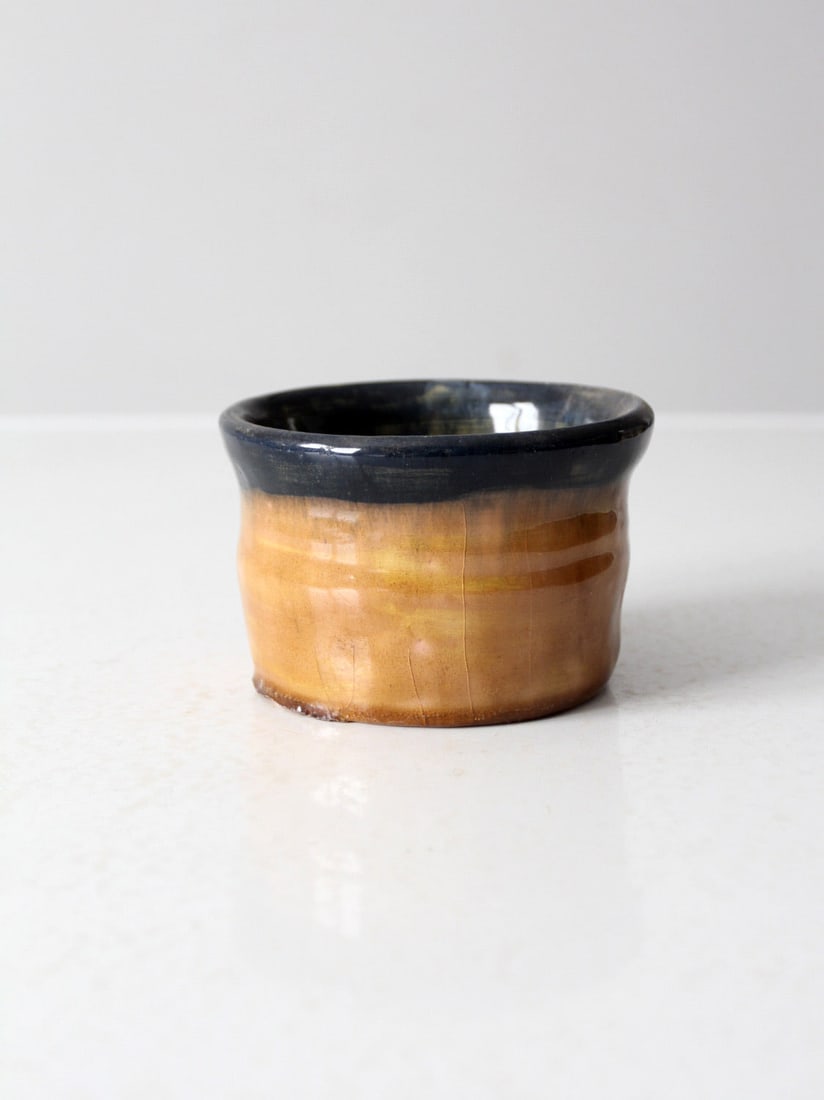 Artisan Vintage Pottery Cachepot with Golden Blue Glaze: Artisan Vintage Pottery Cachepot with Golden Blue Glaze Enhance your home decor with this Vintage Studio Pottery Cachepot, showcasing exceptional handcrafted artistry and an organic modern design. The