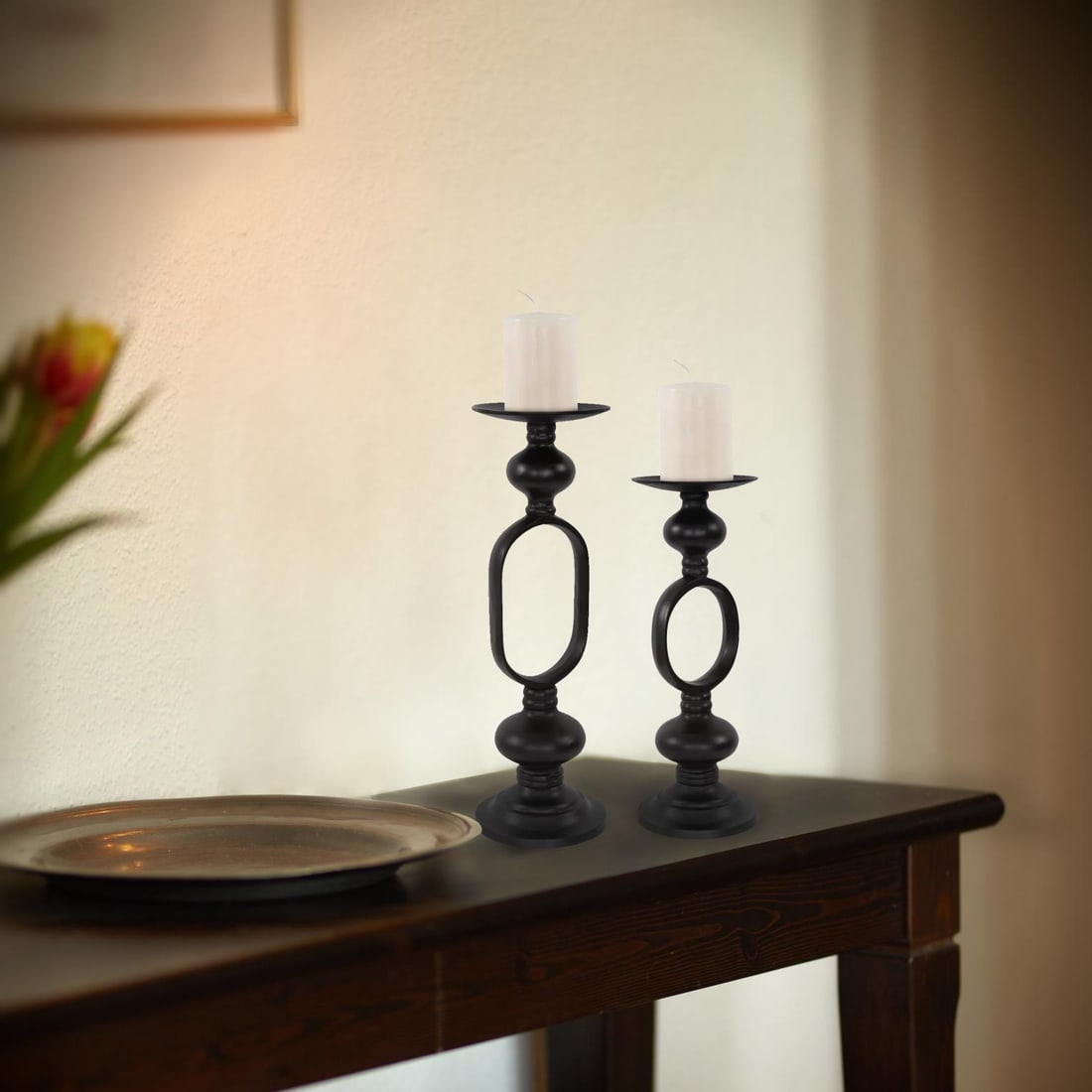 Howard Elliott Zara Black Ebony Aluminum Pillar Holder: Howard Elliott Zara Black Ebony Aluminum Pillar Holder Enhance your home decor with this stylish Black Ebony Pillar Holder from the Zara collection. This pouf features a modern ebony matte finish, cra