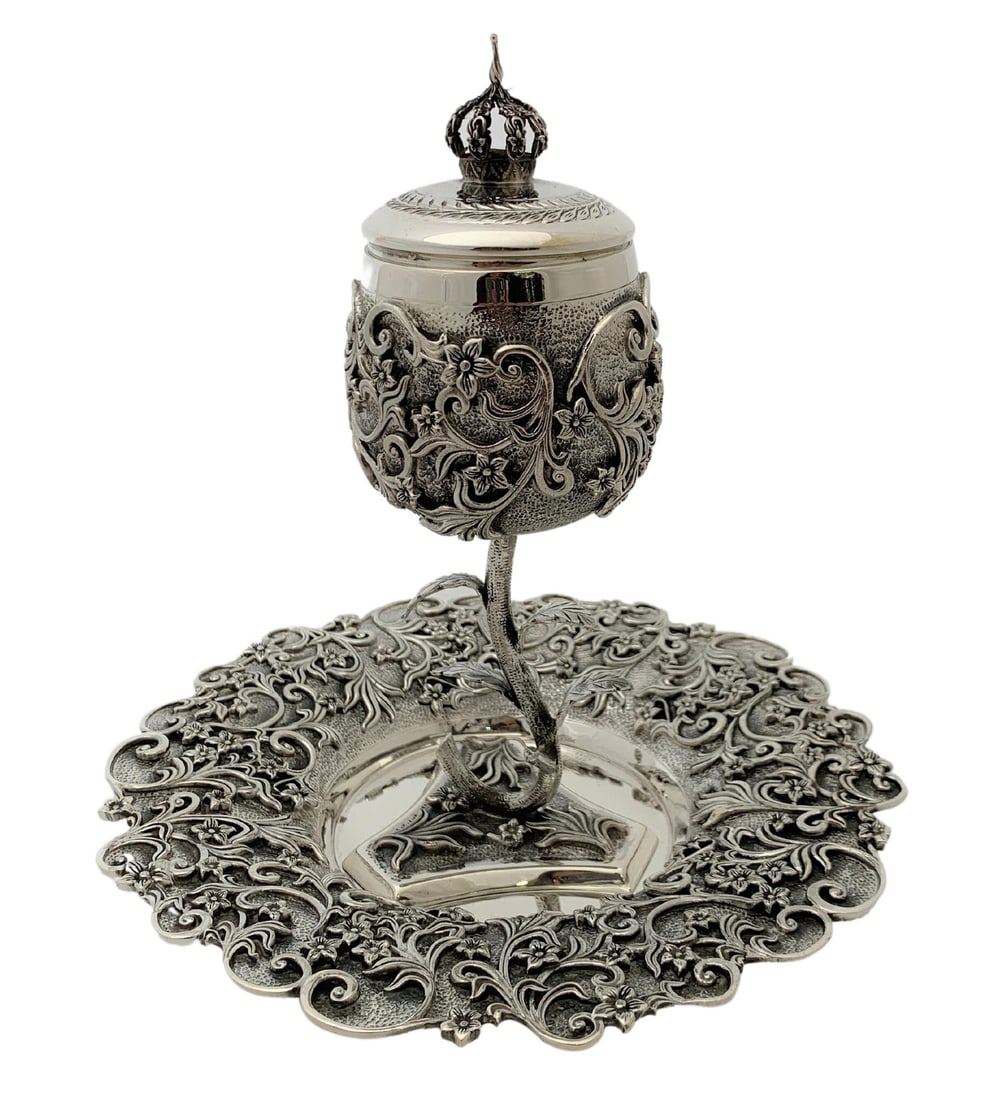 Handmade 925 Sterling Silver Vizniz Cup Tray Floral Design: Handmade 925 Sterling Silver Vizniz Cup Tray Floral Design This exquisite Vizniz cup and tray set is crafted from fine 925 sterling silver, showcasing a stunning handmade floral leaf design with ornat