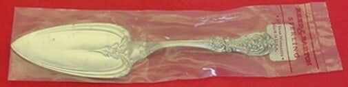 Reed & Barton Francis I Sterling Silver Pie Server 9 3/8" New: Reed & Barton Francis I Sterling Silver Pie Server 9 3/8" New This exquisite pie server is crafted from high-quality sterling silver and features the elegant Francis I pattern by Reed & Barton. Measur