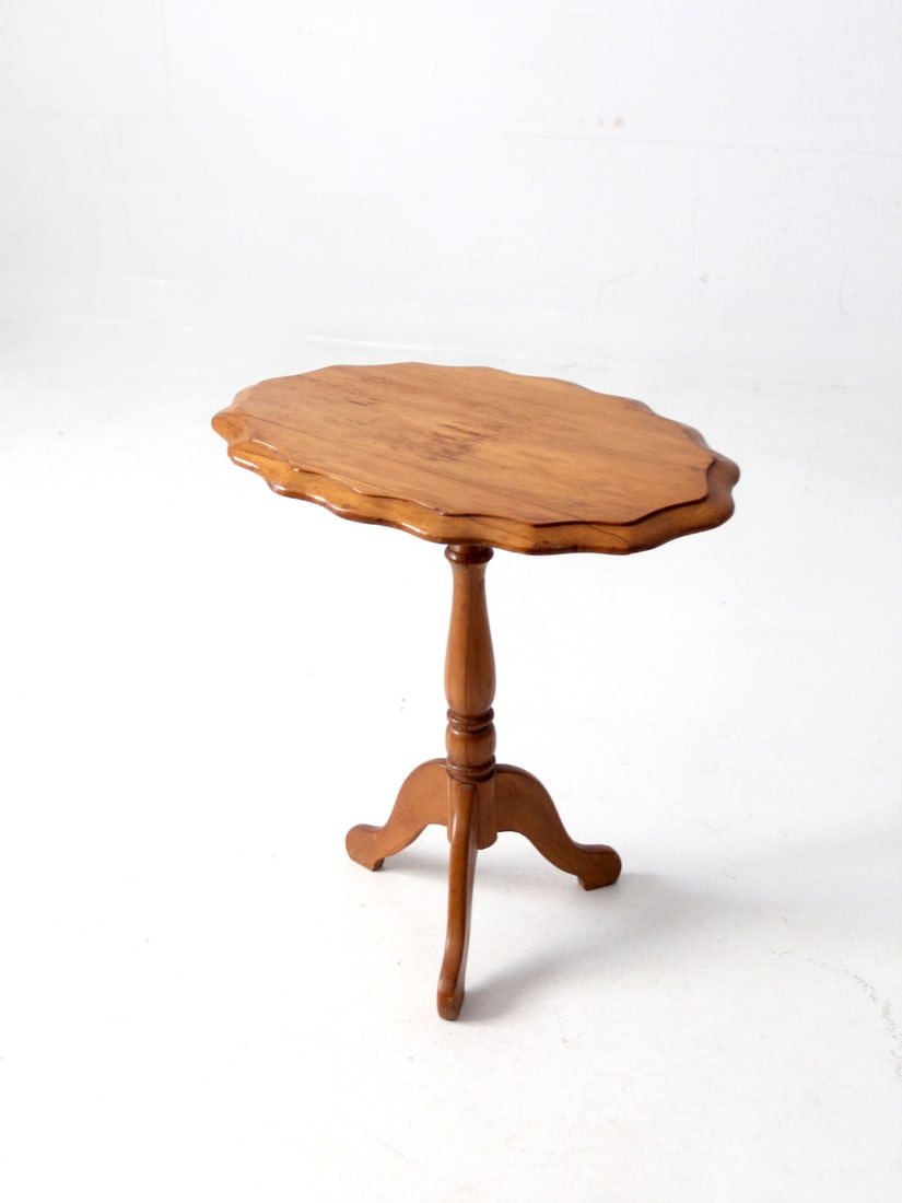 Victorian Antique Tilt Top Accent Table with Scalloped Top: Victorian Antique Tilt Top Accent Table with Scalloped Top This antique tilt top accent table showcases a beautiful Victorian design with a scalloped top that conveniently tilts open for storage. It i