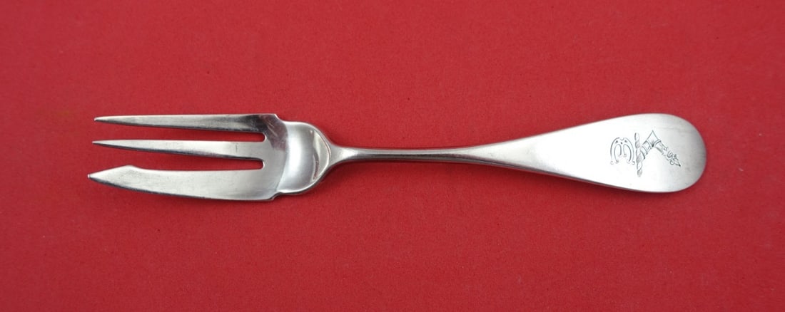 Gorham Antique Sterling Silver 3-Tine Pastry Fork with Crest 6": Gorham Antique Sterling Silver 3-Tine Pastry Fork with Crest 6" This exquisite 3-tine pastry fork is a stunning example of Gorham's craftsmanship from the Antique pattern, dating back to the late 19th