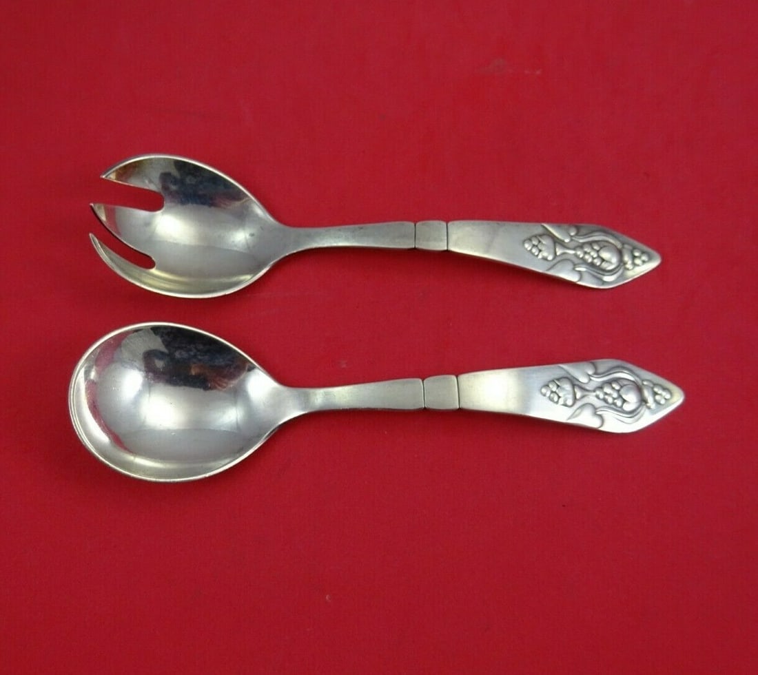 Georg Jensen Fuchsia Sterling Silver 2pc Hors D' Oeuvre Set 6": Georg Jensen Fuchsia Sterling Silver 2pc Hors D' Oeuvre Set 6" This exquisite two-piece hors d' oeuvre set from Georg Jensen features the elegant Fuchsia pattern, crafted in sterling silver. Measuring