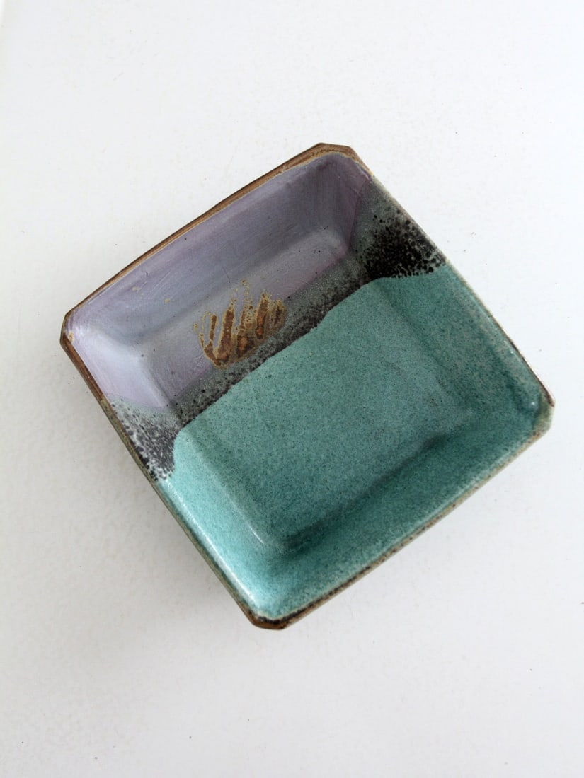 Handmade Vintage Studio Pottery Platter Signed Turquoise Brown Glaze 10.25 x 9.75: Handmade Vintage Studio Pottery Platter Signed Turquoise Brown Glaze 10.25 x 9.75 Discover a stunning vintage studio pottery platter, beautifully crafted and signed by the artist. This handmade square