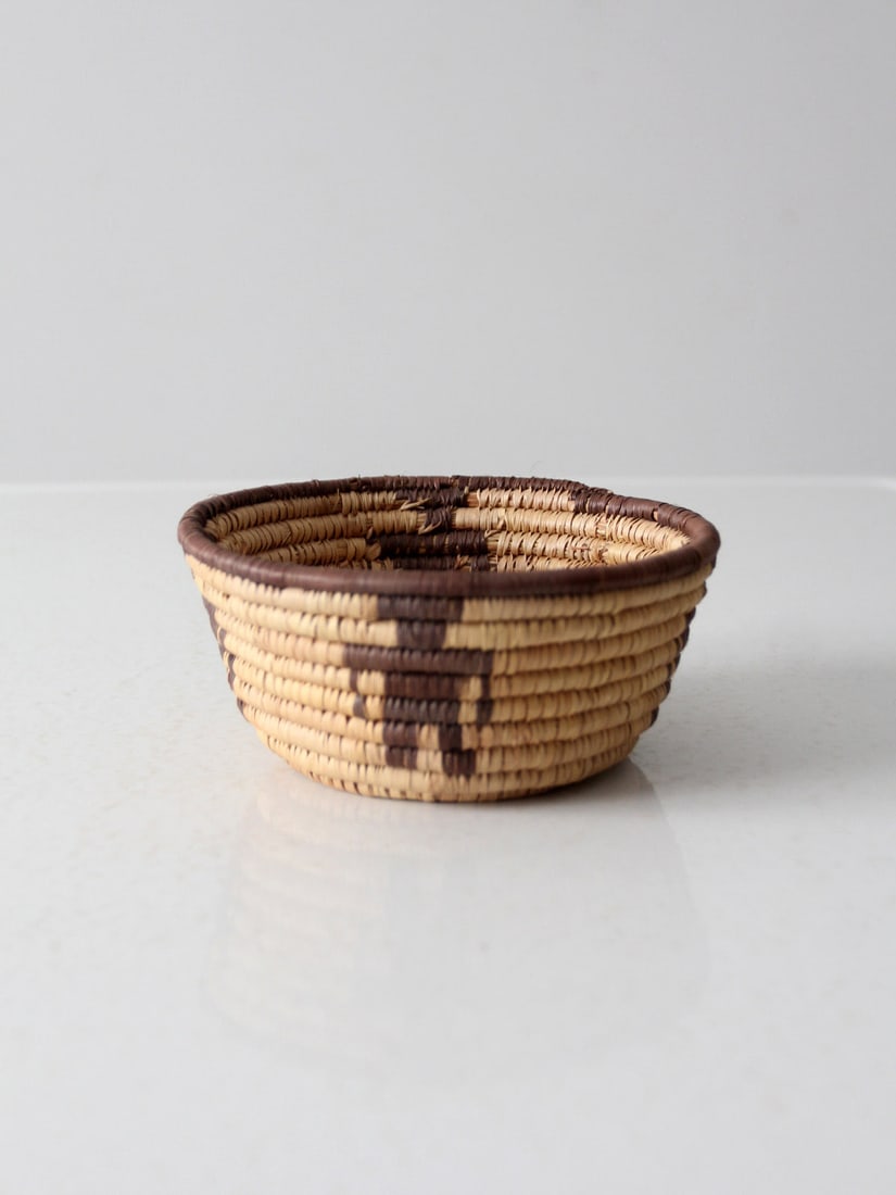 Handmade Vintage Native American Woven Coil Basket 6 Inch: Handmade Vintage Native American Woven Coil Basket 6 Inch This vintage woven coil basket showcases a beautiful handmade design inspired by Native American artistry. Featuring a striking tribal pattern